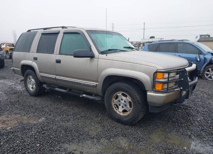 1999 Chevrolet Tahoe LS (VIN 1GNEK13R1XR152124) main photo