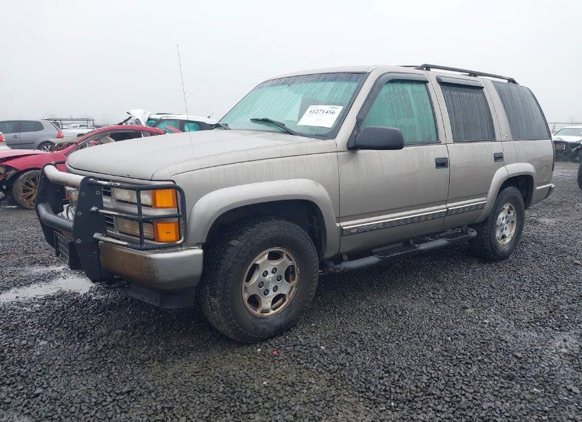 Photo 2 of 1999 Chevrolet Tahoe LS (VIN 1GNEK13R1XR152124)