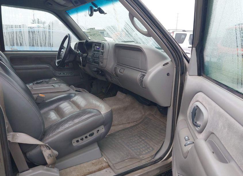 Photo 5 of 1999 Chevrolet Tahoe LS (VIN 1GNEK13R1XR152124)