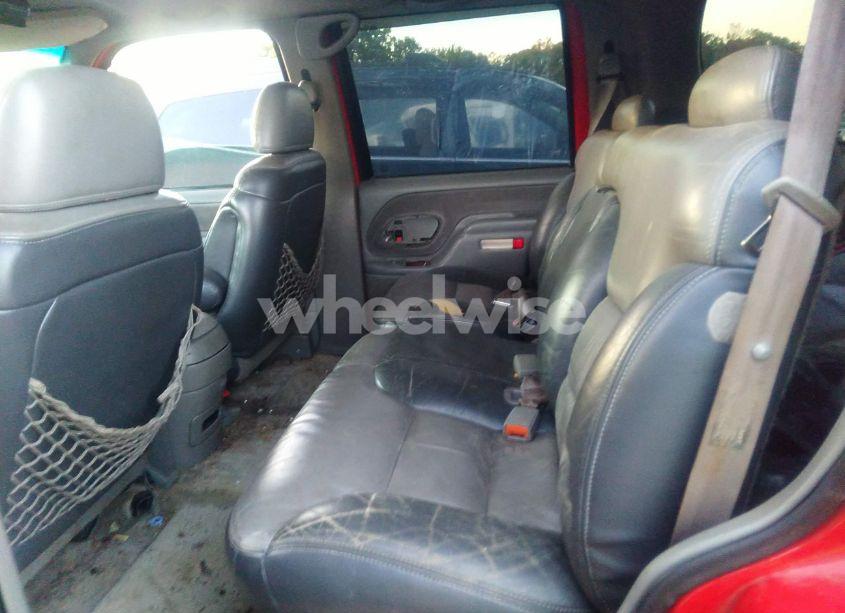 Photo 8 of 2000 Chevrolet Tahoe Z71 (VIN 1GNEK13R1YR215630)