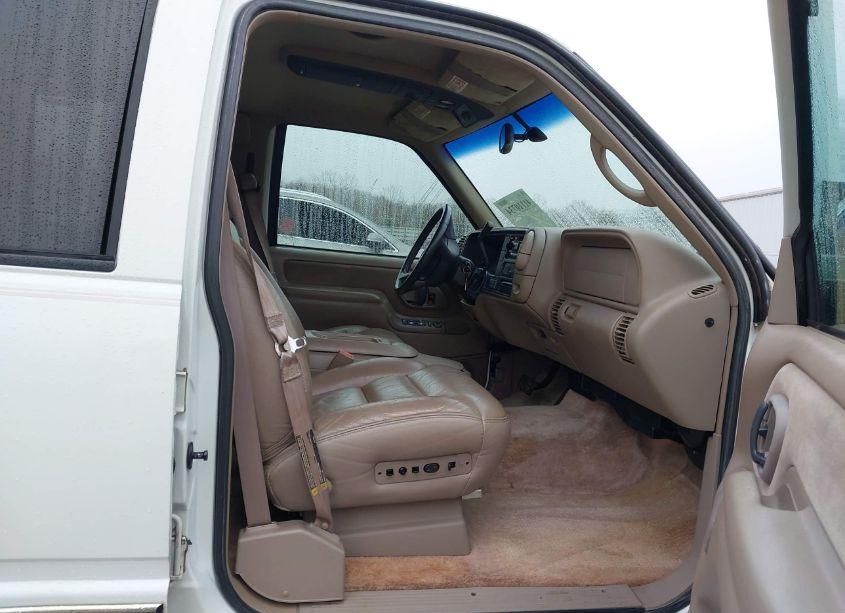 Photo 5 of 1998 Chevrolet Tahoe LS (VIN 1GNEK13R2WJ375625)