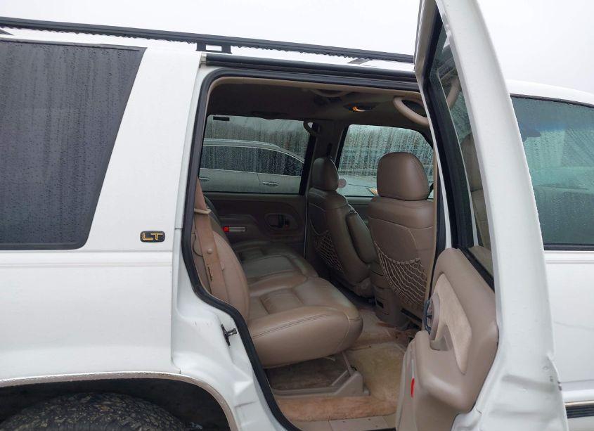 Photo 8 of 1998 Chevrolet Tahoe LS (VIN 1GNEK13R2WJ375625)