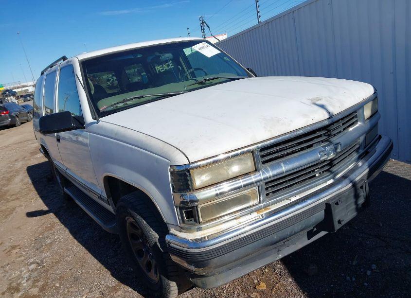 1999 Chevrolet Tahoe LS (VIN 1GNEK13R2XJ300814) main photo