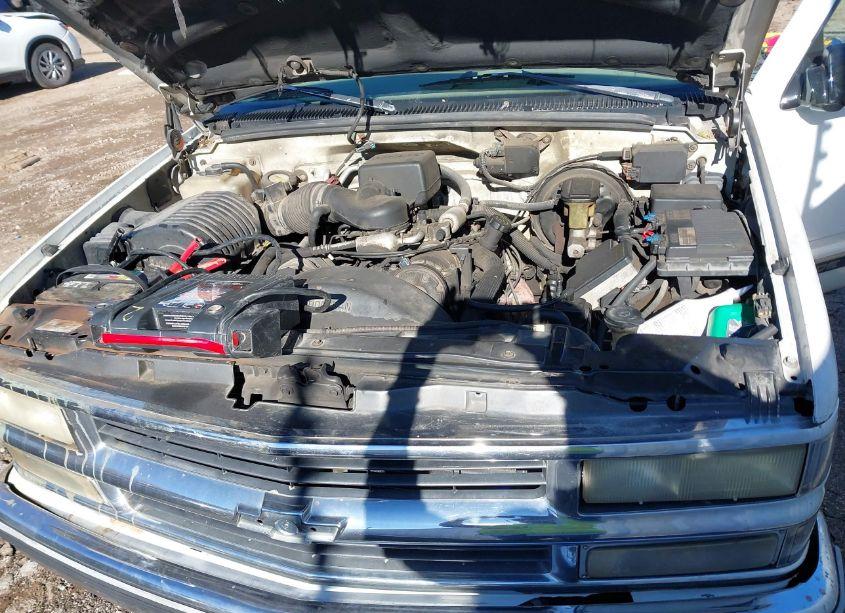 Photo 10 of 1999 Chevrolet Tahoe LS (VIN 1GNEK13R2XJ300814)