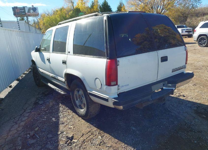 Photo 3 of 1999 Chevrolet Tahoe LS (VIN 1GNEK13R2XJ300814)