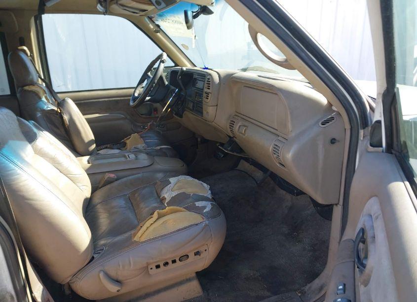 Photo 5 of 1999 Chevrolet Tahoe LS (VIN 1GNEK13R2XJ300814)