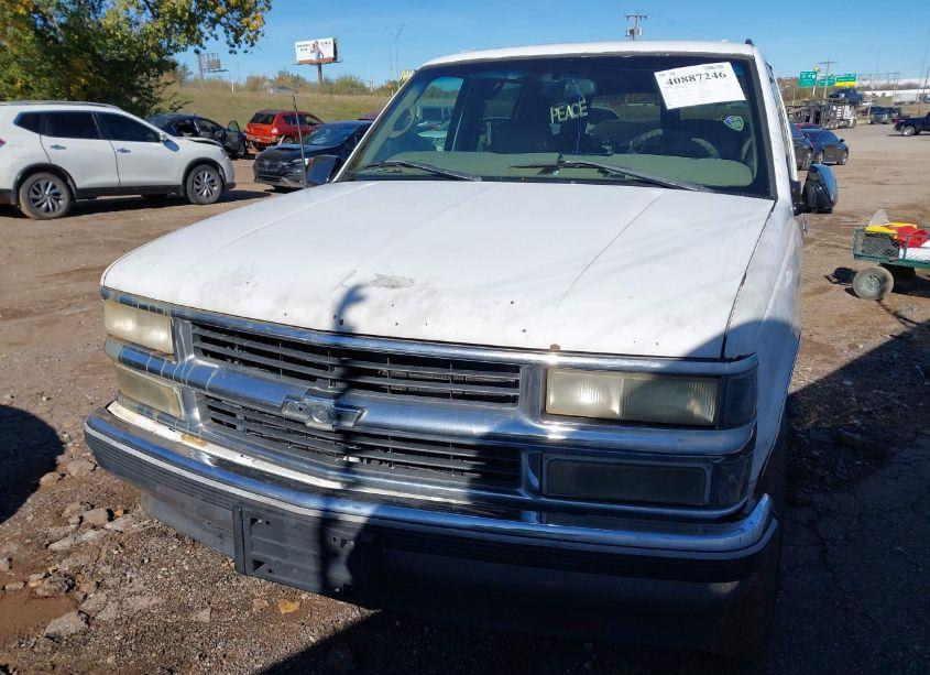 Photo 6 of 1999 Chevrolet Tahoe LS (VIN 1GNEK13R2XJ300814)