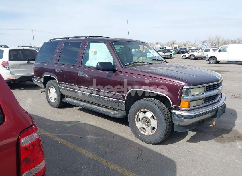 1996 Chevrolet Tahoe K1500 (VIN 1GNEK13R3TJ397046) main photo