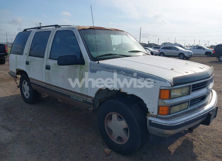 1997 Chevrolet Tahoe LS (VIN 1GNEK13R3VJ416827) main photo