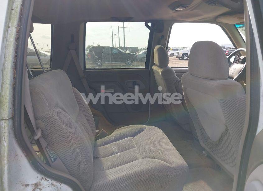 Photo 8 of 1997 Chevrolet Tahoe LS (VIN 1GNEK13R3VJ416827)