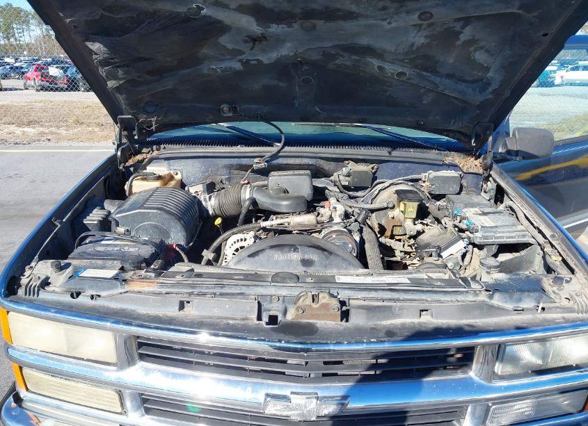 Photo 10 of 1998 Chevrolet Tahoe LS (VIN 1GNEK13R3WJ367582)