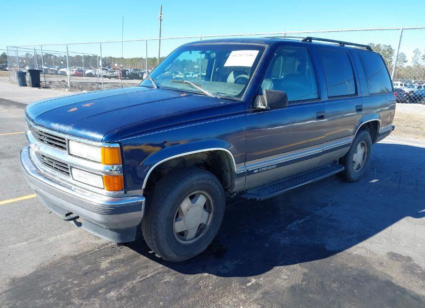 Photo 2 of 1998 Chevrolet Tahoe LS (VIN 1GNEK13R3WJ367582)