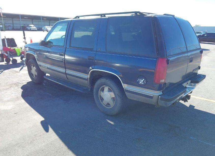 Photo 3 of 1998 Chevrolet Tahoe LS (VIN 1GNEK13R3WJ367582)