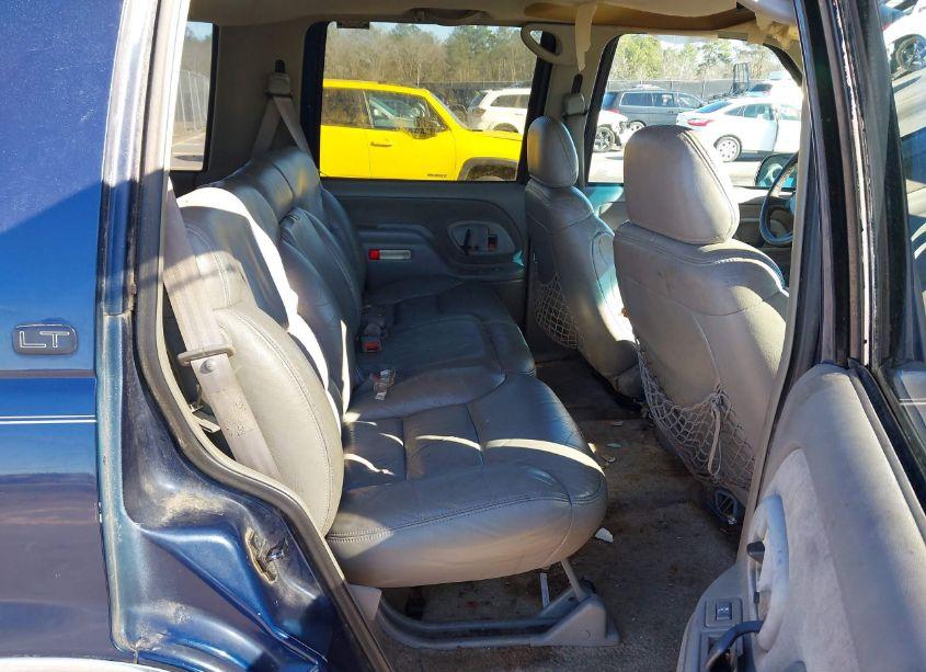 Photo 8 of 1998 Chevrolet Tahoe LS (VIN 1GNEK13R3WJ367582)