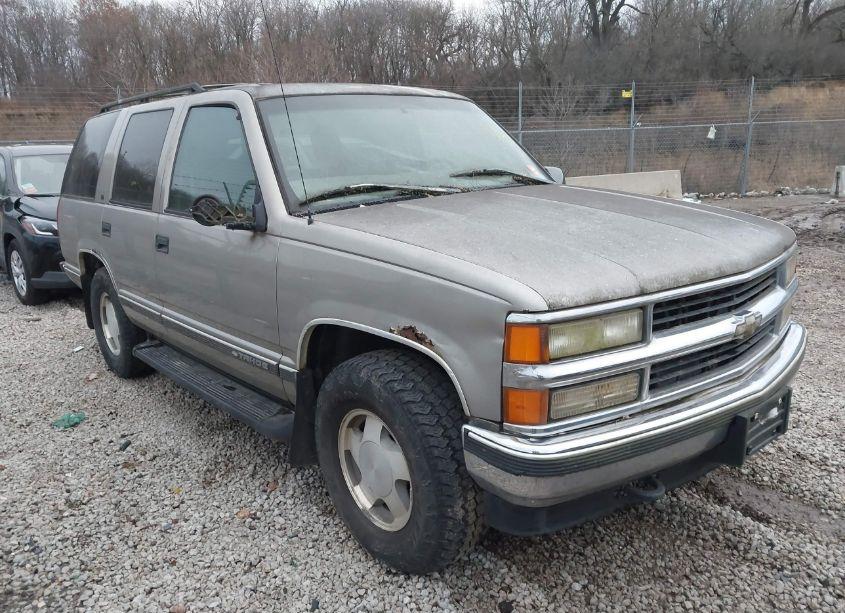 1999 Chevrolet Tahoe LS (VIN 1GNEK13R3XJ382827) main photo