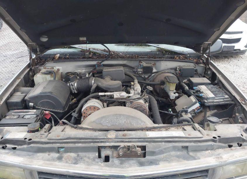 Photo 10 of 1999 Chevrolet Tahoe LS (VIN 1GNEK13R3XJ382827)