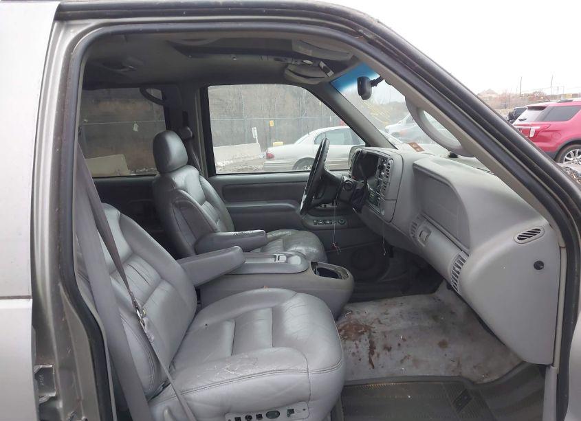 Photo 5 of 1999 Chevrolet Tahoe LS (VIN 1GNEK13R3XJ382827)