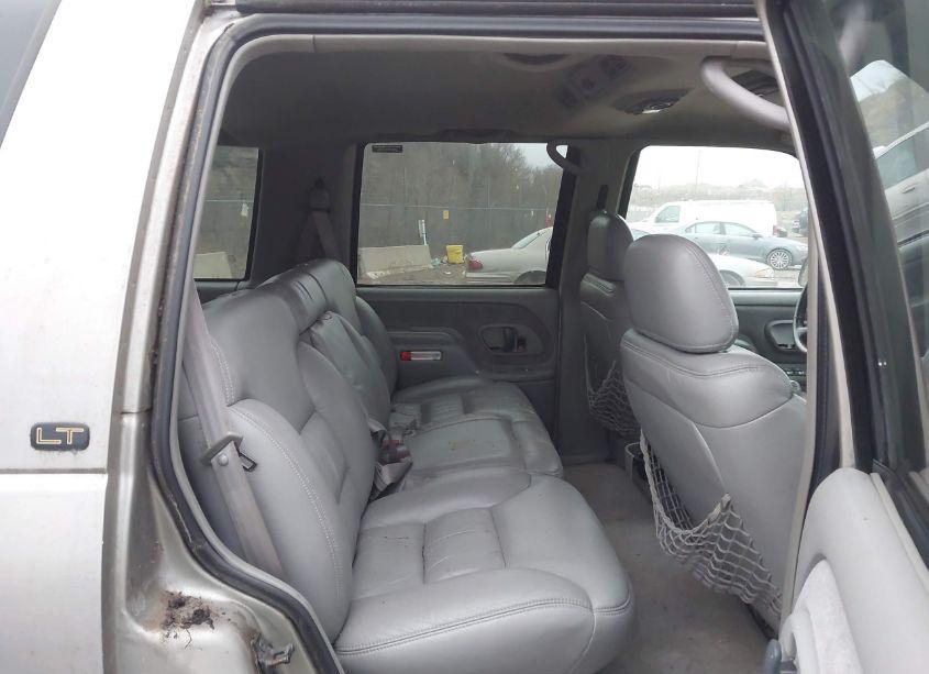 Photo 8 of 1999 Chevrolet Tahoe LS (VIN 1GNEK13R3XJ382827)