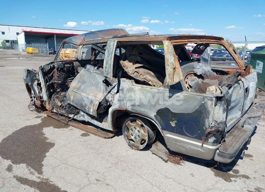 Photo 3 of 1999 Chevrolet Tahoe LS (VIN 1GNEK13R3XJ455517)