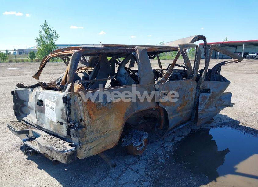 Photo 4 of 1999 Chevrolet Tahoe LS (VIN 1GNEK13R3XJ455517)