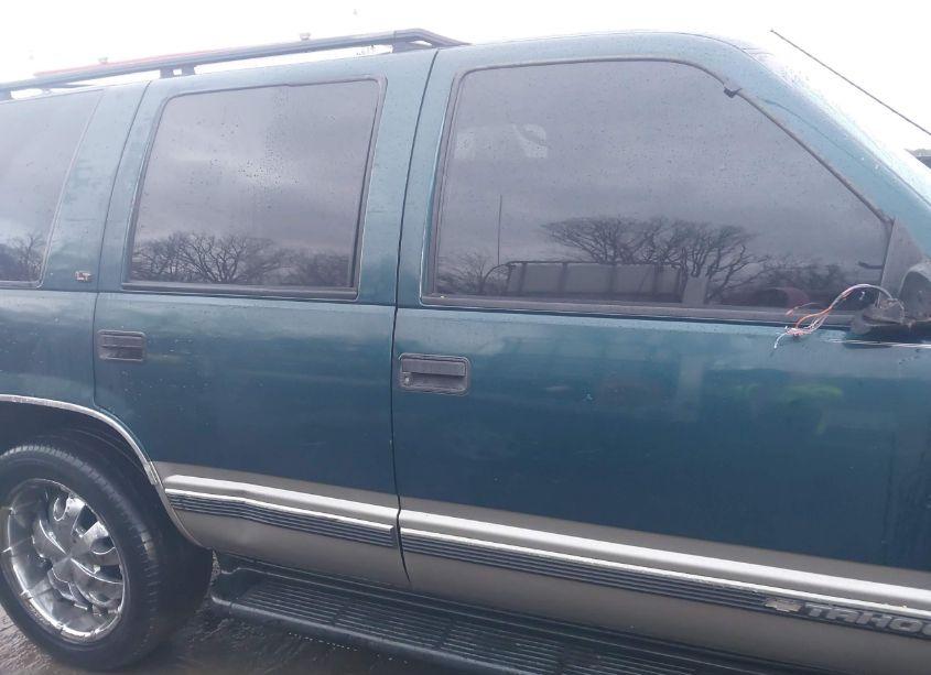 Photo 12 of 1999 Chevrolet Tahoe LS (VIN 1GNEK13R3XJ503940)