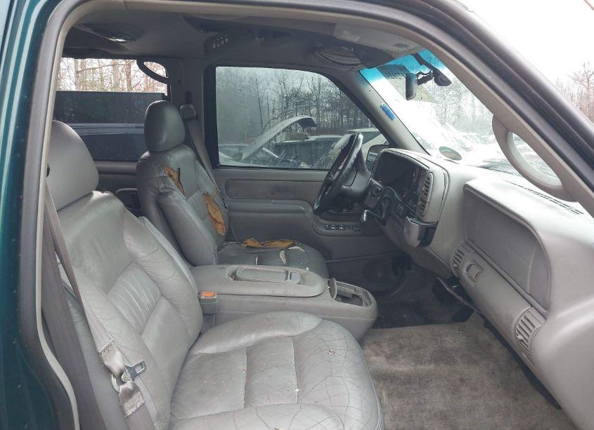 Photo 5 of 1999 Chevrolet Tahoe LS (VIN 1GNEK13R3XJ503940)