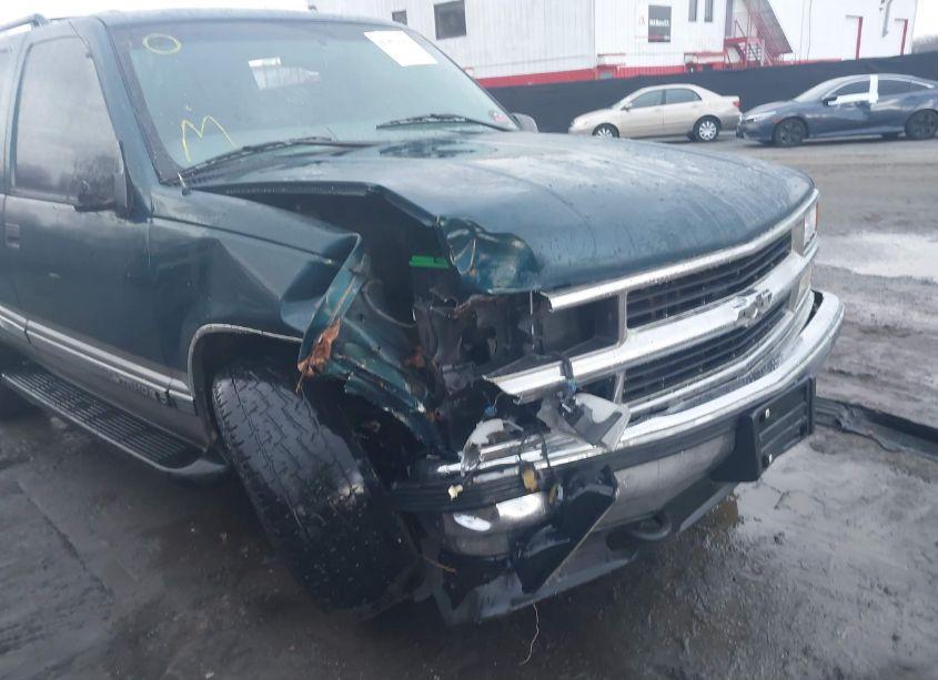 Photo 6 of 1999 Chevrolet Tahoe LS (VIN 1GNEK13R3XJ503940)