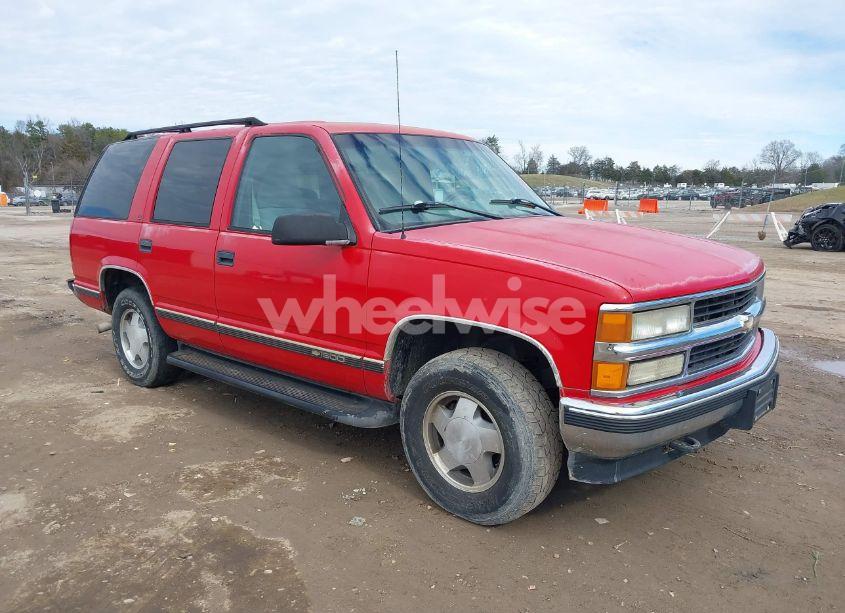 1996 Chevrolet Tahoe K1500 (VIN 1GNEK13R4TJ401329) main photo