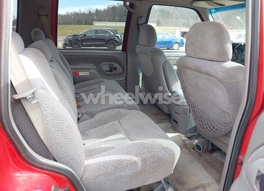 Photo 8 of 1996 Chevrolet Tahoe K1500 (VIN 1GNEK13R4TJ401329)