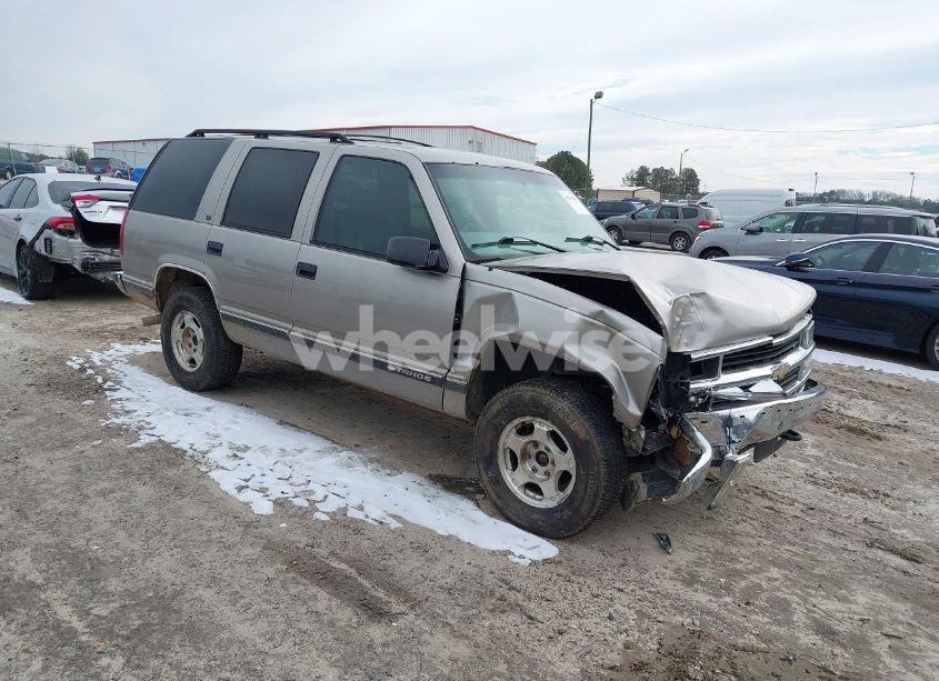 1998 Chevrolet Tahoe LS (VIN 1GNEK13R4WJ346417) main photo