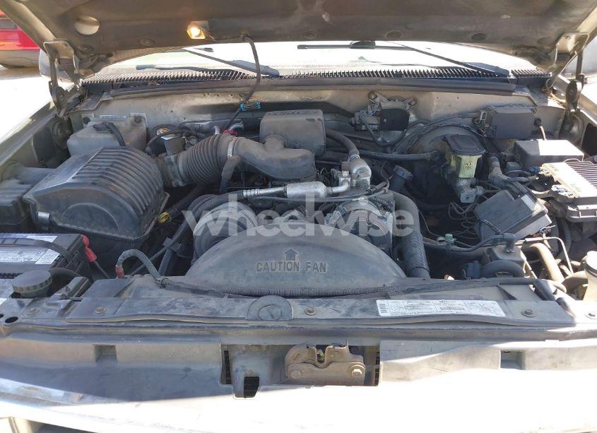 Photo 10 of 1999 Chevrolet Tahoe LS (VIN 1GNEK13R4XJ308641)