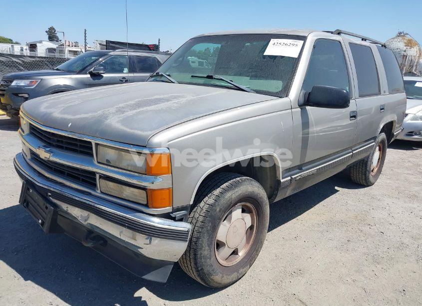 Photo 2 of 1999 Chevrolet Tahoe LS (VIN 1GNEK13R4XJ308641)