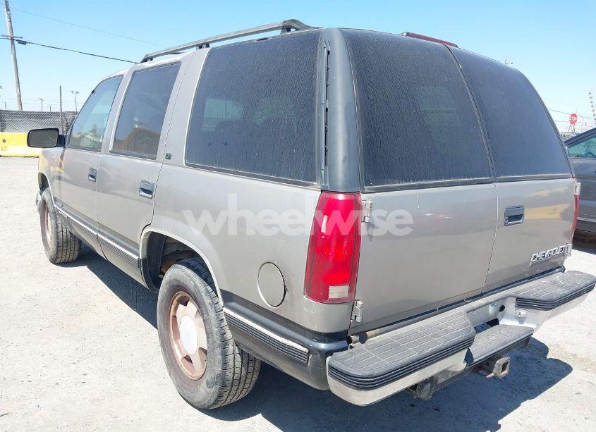 Photo 3 of 1999 Chevrolet Tahoe LS (VIN 1GNEK13R4XJ308641)