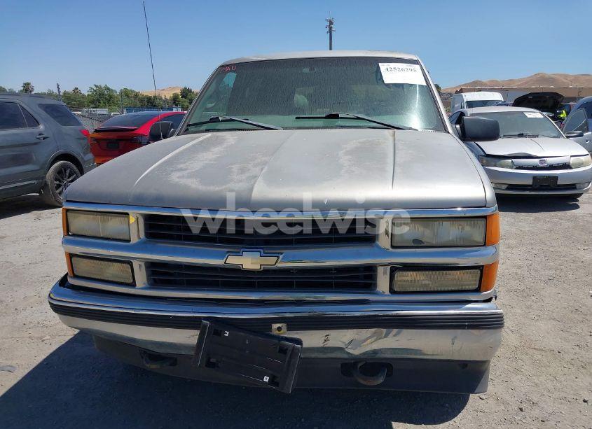 Photo 6 of 1999 Chevrolet Tahoe LS (VIN 1GNEK13R4XJ308641)