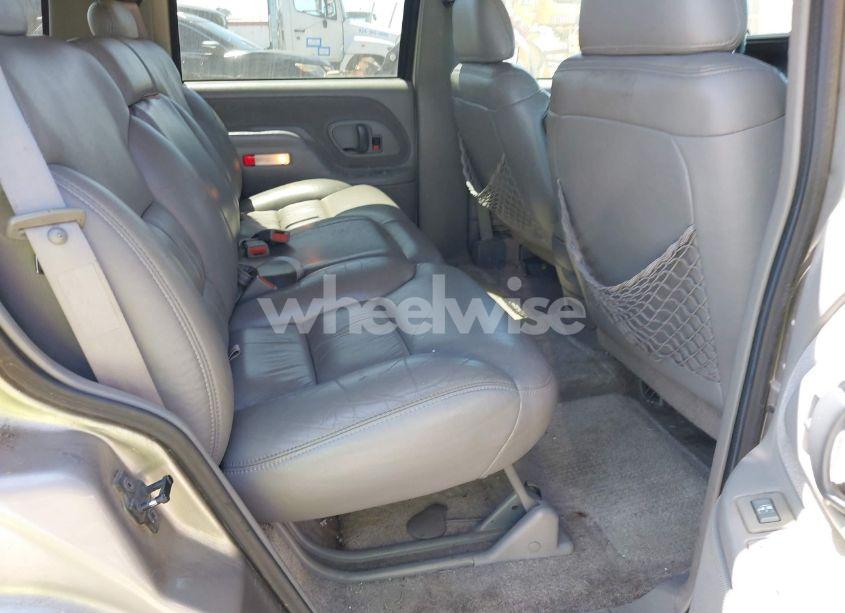 Photo 8 of 1999 Chevrolet Tahoe LS (VIN 1GNEK13R4XJ308641)