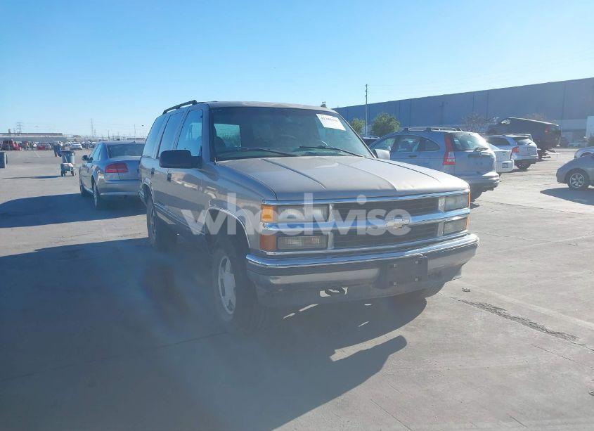 1999 Chevrolet Tahoe LS (VIN 1GNEK13R4XJ434207) main photo