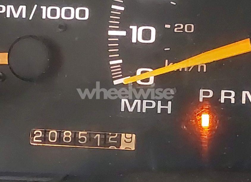 Photo 15 of 2000 Chevrolet Tahoe K1500 (VIN 1GNEK13R4YR156055)