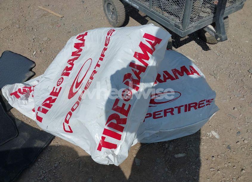 Photo 12 of 2006 Pontiac Grand PRIX (VIN 1GNEK13R5VJ******)