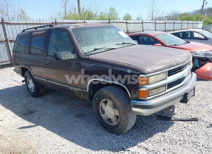 1997 Chevrolet Tahoe LS (VIN 1GNEK13R5VJ386701) main photo