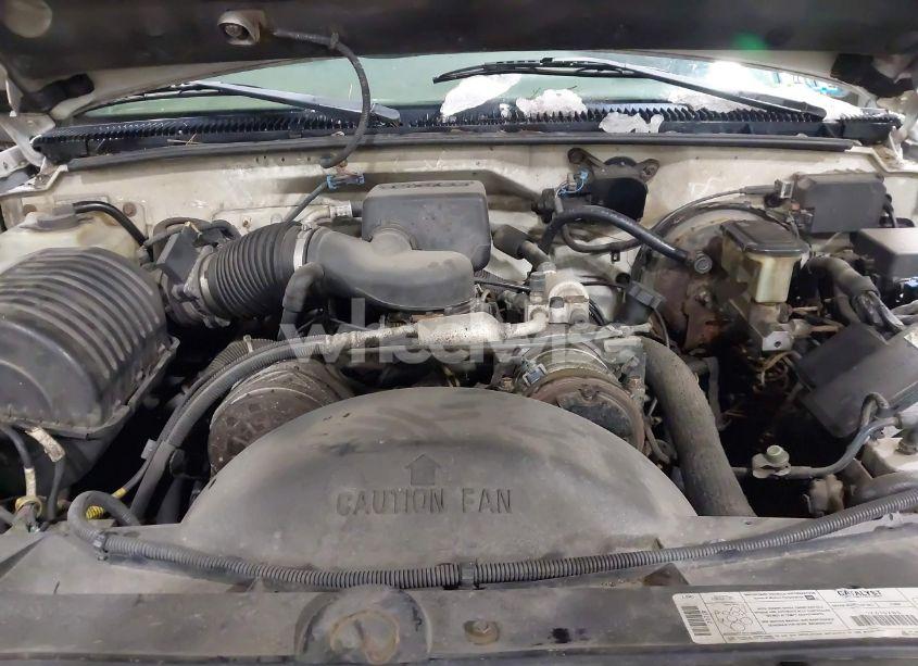 Photo 10 of 1999 Chevrolet Tahoe LS (VIN 1GNEK13R5XJ372400)