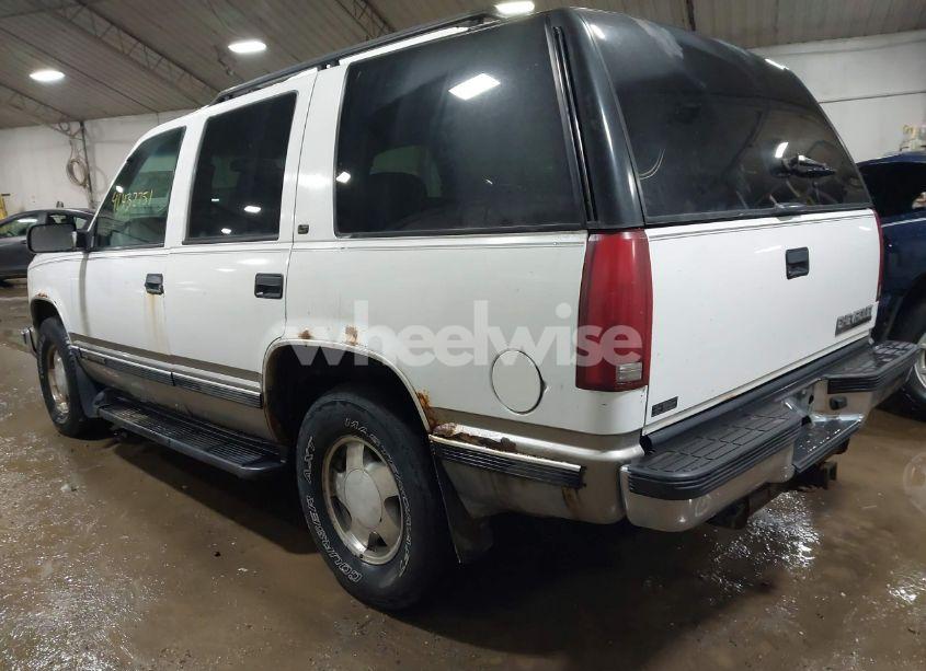 Photo 3 of 1999 Chevrolet Tahoe LS (VIN 1GNEK13R5XJ372400)