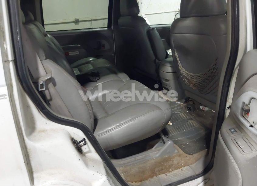 Photo 8 of 1999 Chevrolet Tahoe LS (VIN 1GNEK13R5XJ372400)