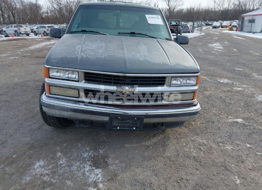 Photo 12 of 1999 Chevrolet Tahoe LS (VIN 1GNEK13R5XJ373210)