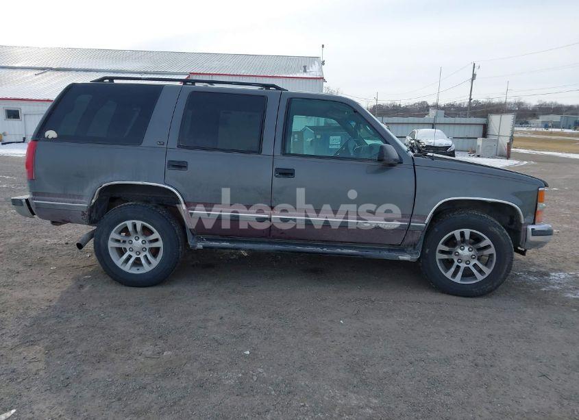 Photo 13 of 1999 Chevrolet Tahoe LS (VIN 1GNEK13R5XJ373210)