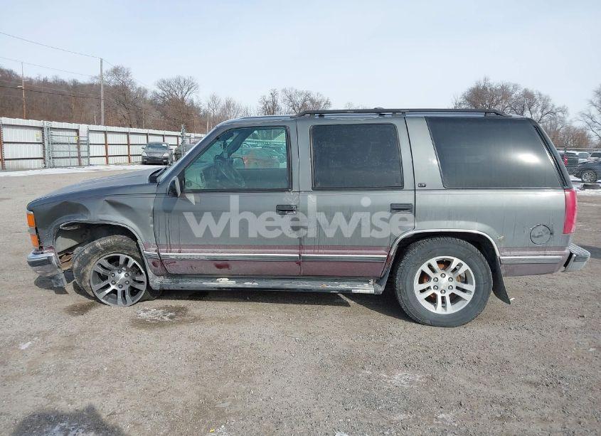 Photo 14 of 1999 Chevrolet Tahoe LS (VIN 1GNEK13R5XJ373210)