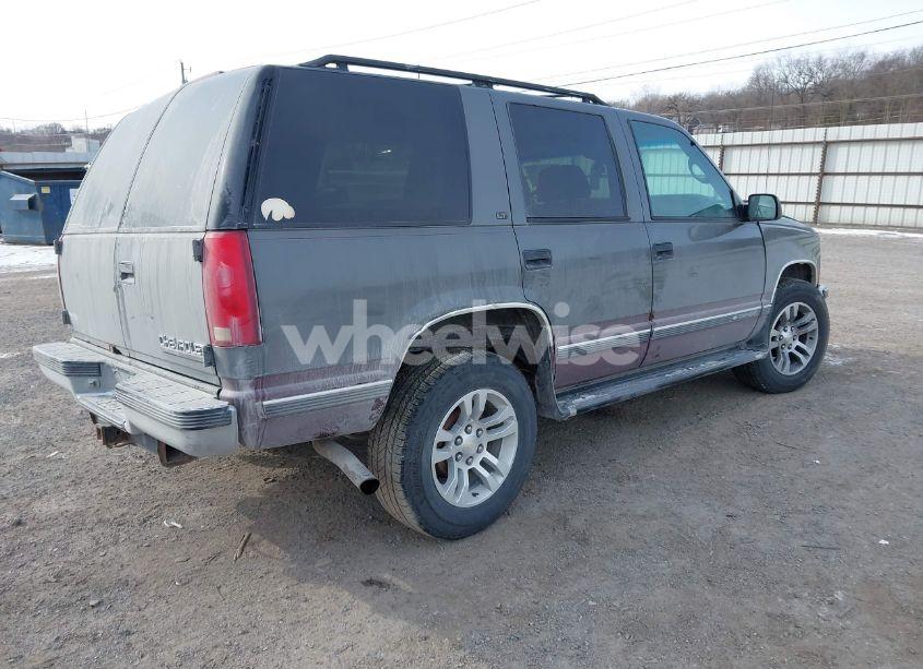 Photo 4 of 1999 Chevrolet Tahoe LS (VIN 1GNEK13R5XJ373210)