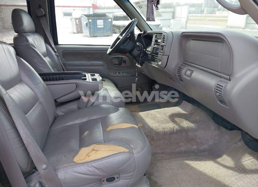 Photo 5 of 1999 Chevrolet Tahoe LS (VIN 1GNEK13R5XJ373210)