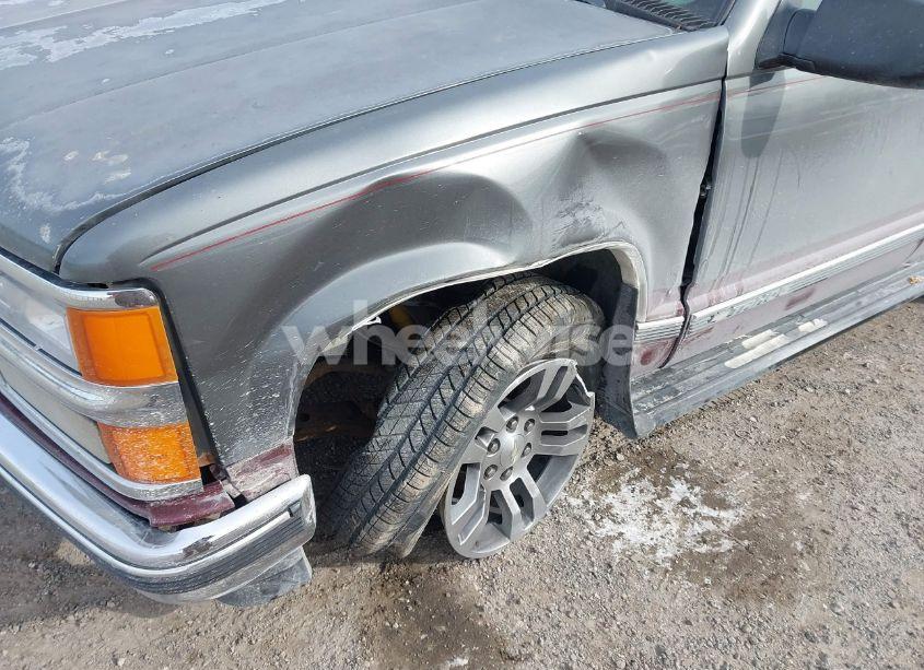 Photo 6 of 1999 Chevrolet Tahoe LS (VIN 1GNEK13R5XJ373210)