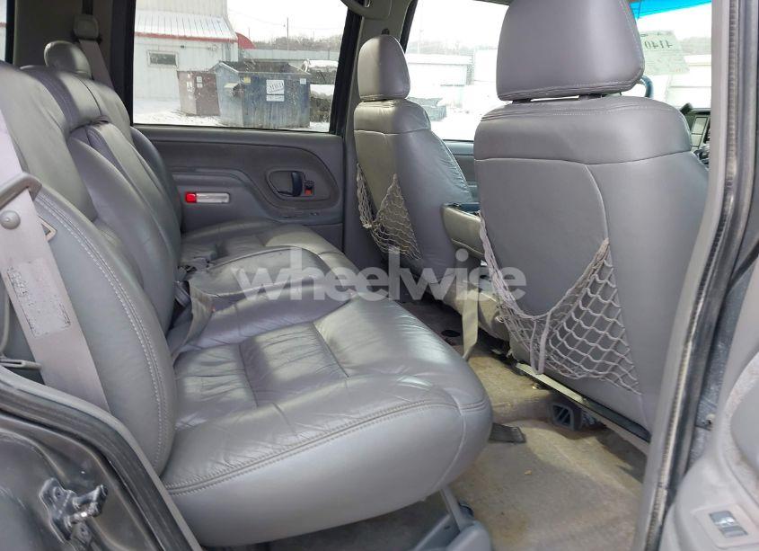 Photo 8 of 1999 Chevrolet Tahoe LS (VIN 1GNEK13R5XJ373210)