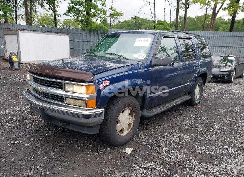Photo 2 of 1998 Chevrolet Tahoe LS (VIN 1GNEK13R6WJ307523)